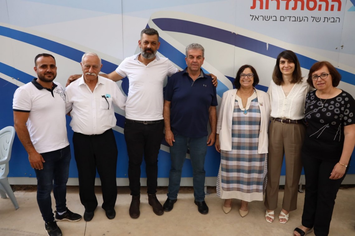 שני משמאל מולא נימר. שלישית מימין נאדיה חמדאן וצוות המרחב