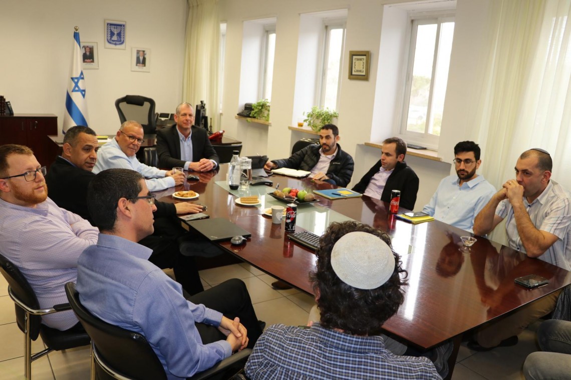 צוותי המו"מ בפגישה בירושלים