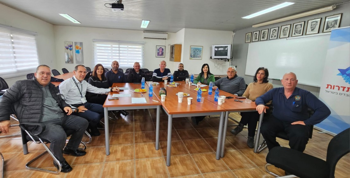 נציגי הצדדים במעמד חתימת ההסכם