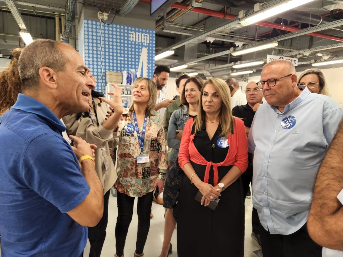 יור ההסתדרות בביקור הצוותים בביה"ח איכילוב