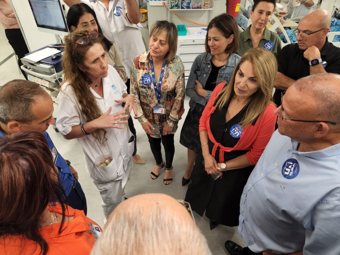 יור ההסתדרות בביקור הצוותים בביה"ח איכילוב