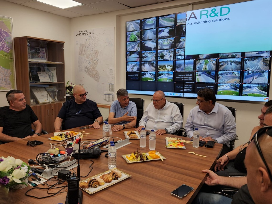 יו"ר ההסתדרות ארנון בר-דוד בבקור באופקים