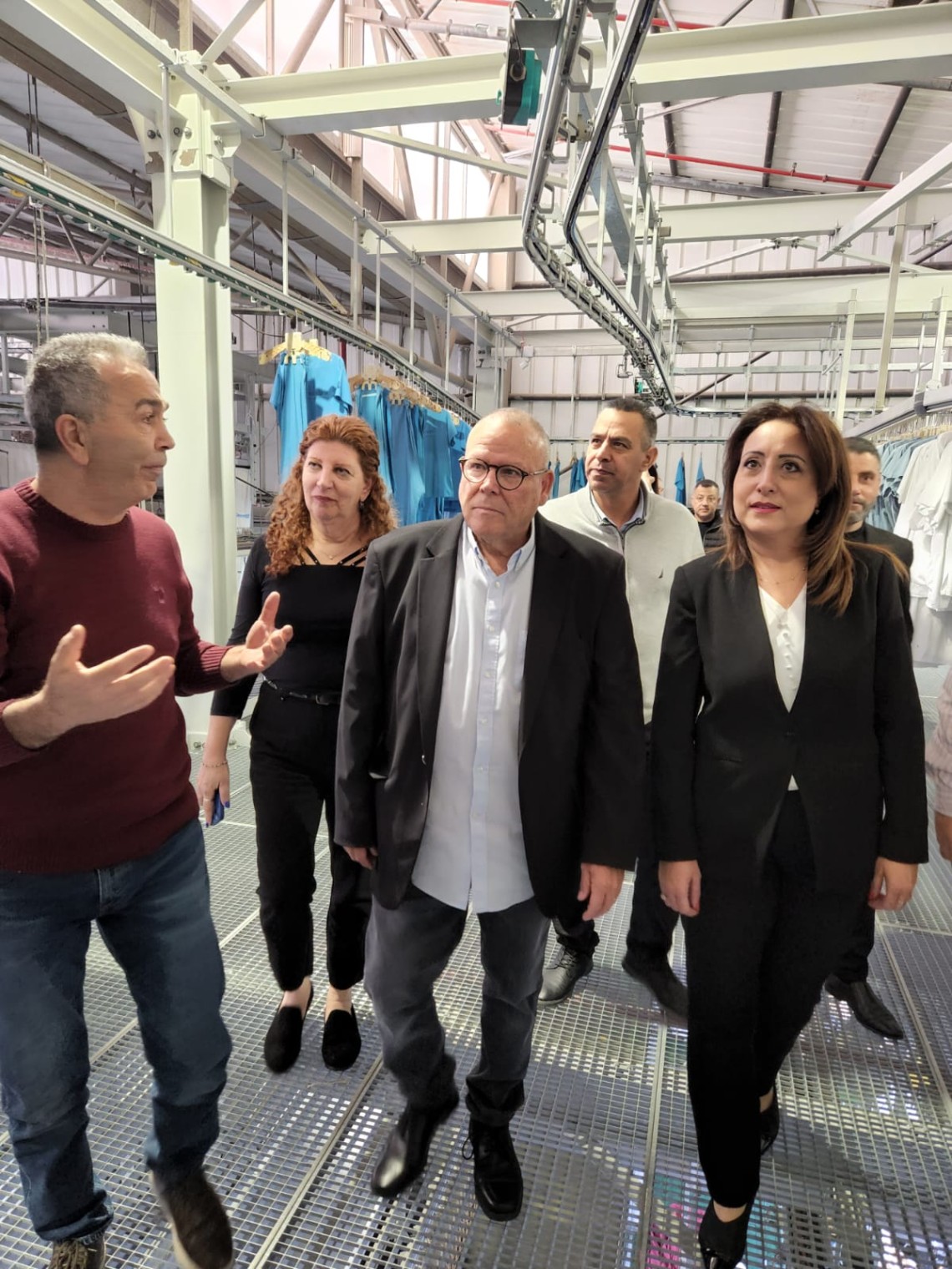 יו"ר ההסתדרות וצוותו בביקור במכבסת "תל בר"