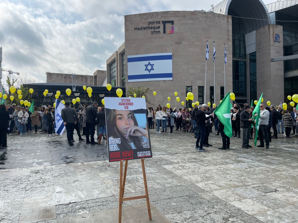 עוצרים ומזדהים